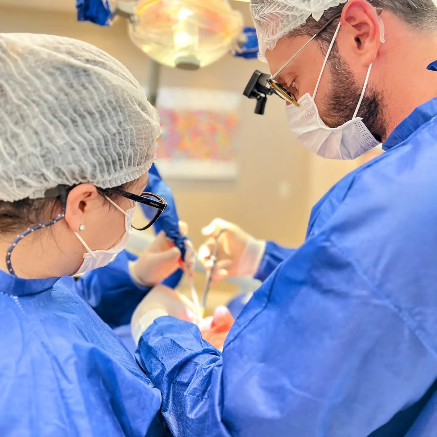 Cirurgia de implante dentário na Clínica Huk