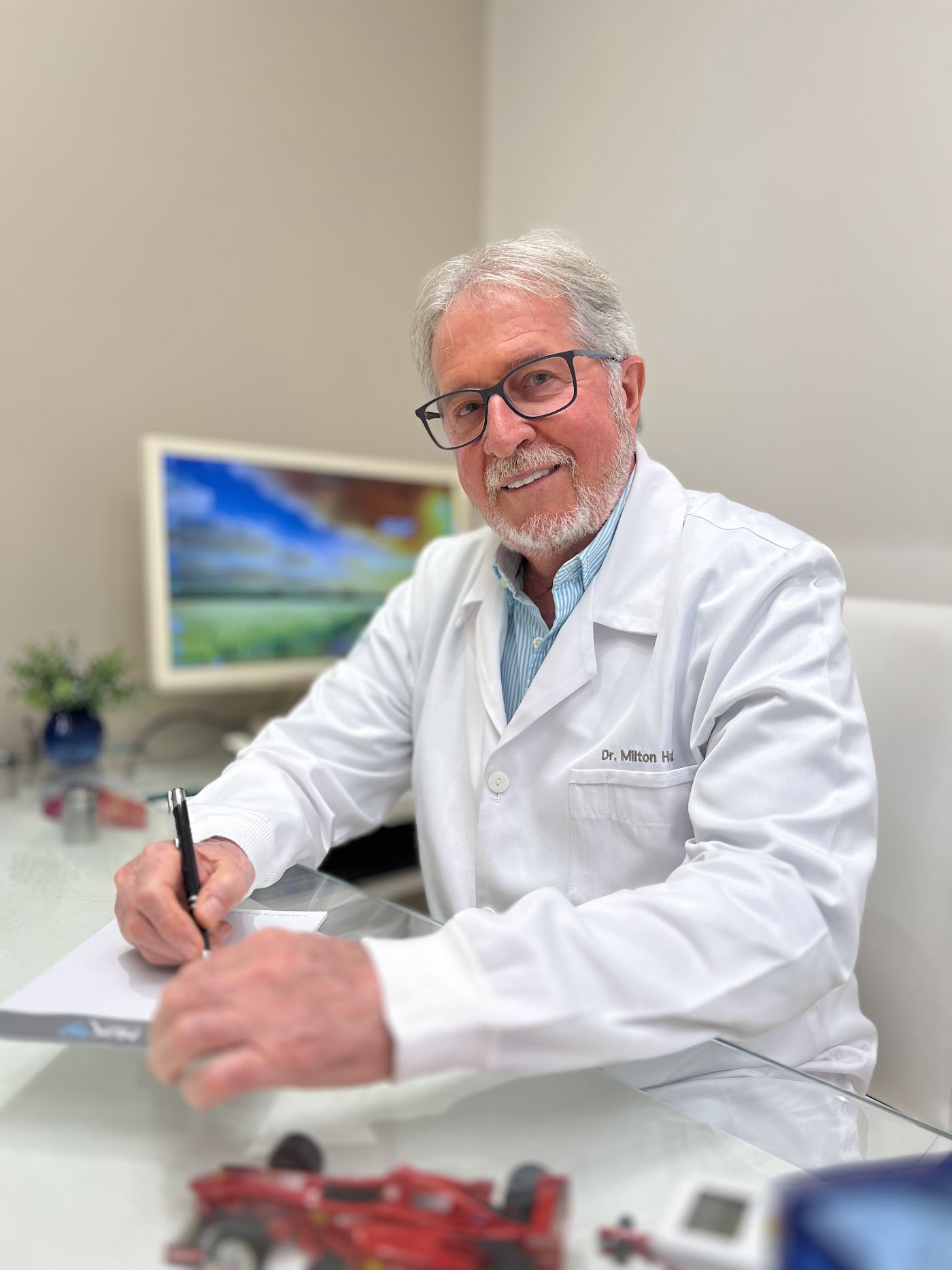 Dr. Milton Huk, cirurgião-dentista protesista e responsável técnico da Clínica Huk em Canoas