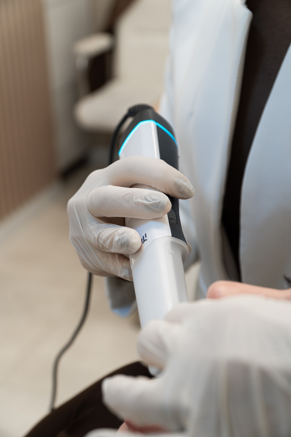 Scanner intraoral usado para moldagem digital na Clínica Huk